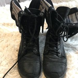 Combat boots